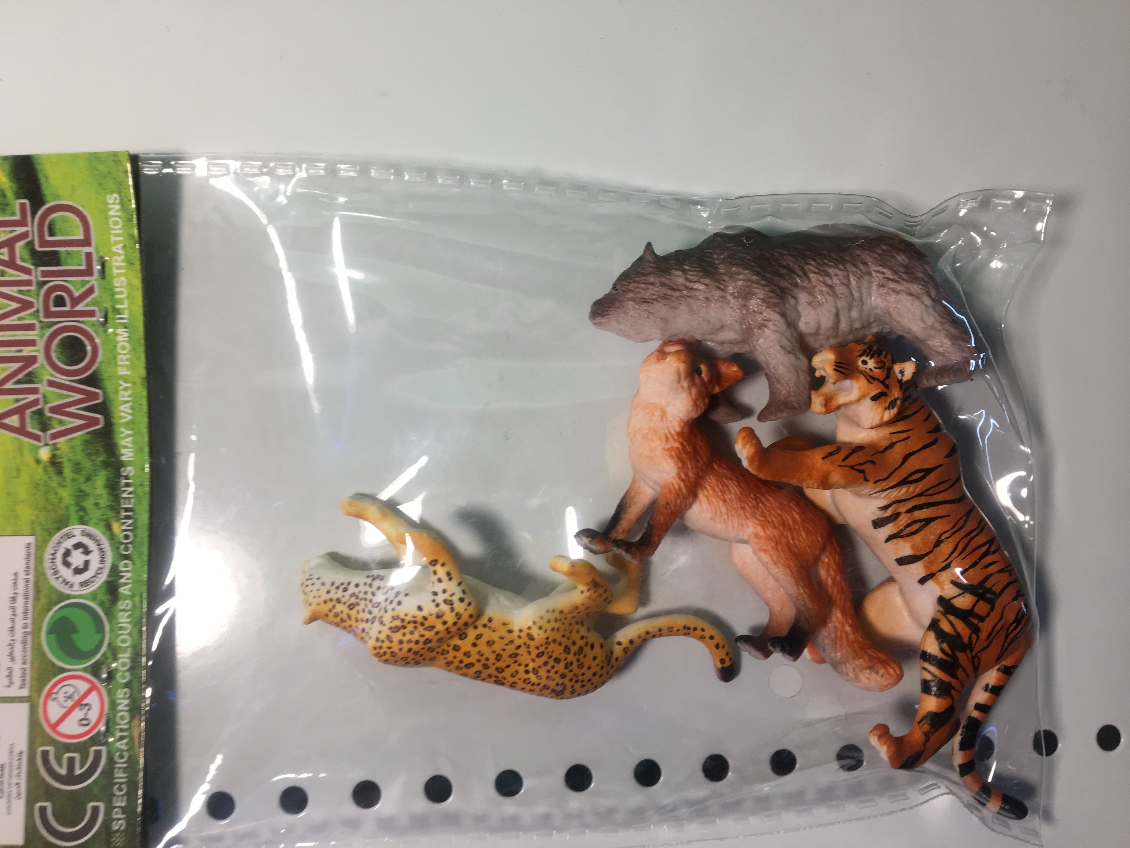 Gift (Animals & Dino Small Figure Toys 4 Pack)