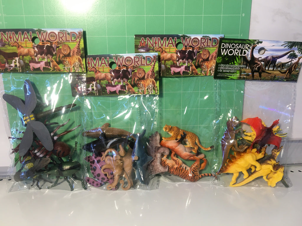 Gift (Animals & Dino Small Figure Toys 4 Pack)